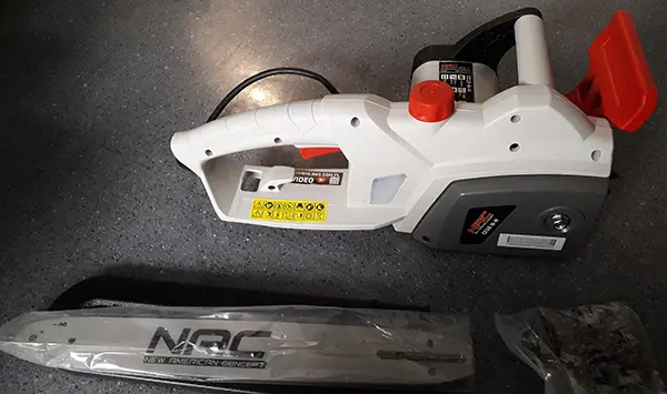 Photo de l’avis officiel: NAC Electric chainsaw Tronçonneuse électrique — risque: Coupures & Blessures