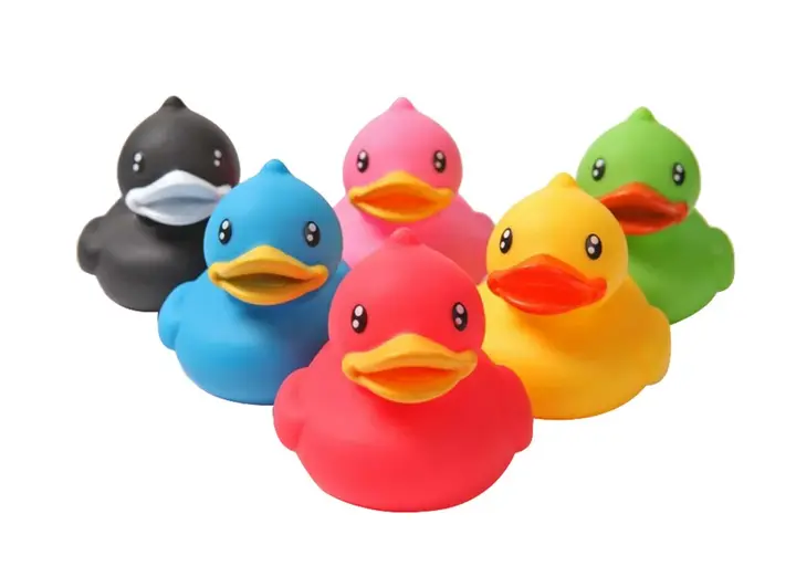 Photo from the official notice: Set of rubber ducks bath toy — choking & damage to hearing risk (A12/00113/22)