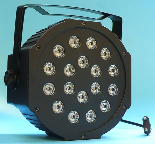 Foto dell’avviso ufficiale: LED MINI PAR / LED Flat Par Light Luce a LED — rischio: Ustioni & Scossa elettrica