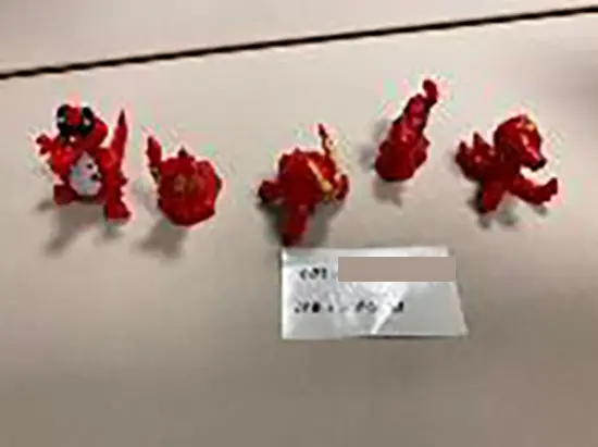 Foto do aviso oficial: Toy mini figures monster animation model collection Conjunto de bonecas de plástico — risco: Químico