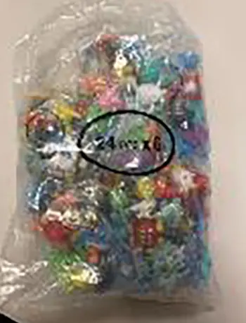 Foto do aviso oficial: Toy mini figures monster animation model collection Conjunto de bonecas de plástico — risco: Químico