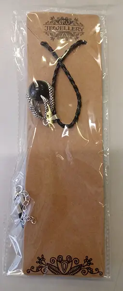Photo de l’avis officiel: Small Dragon Claw Pendant - Black Agathe Collier avec pendentif — risque: Risque chimique