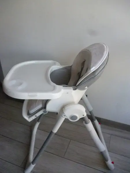 Foto aus der offiziellen Meldung: ZOPA High Chairs IVOLIA Kinderhochstuhl — Risiko: Ersticken & Einklemmen
