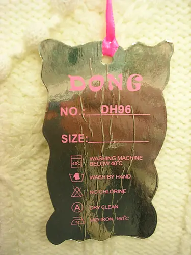 Foto aus der offiziellen Meldung: Dong Kinderpullover — Risiko: Ersticken