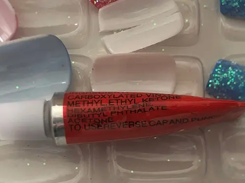 Foto dell’avviso ufficiale: Beauty Secret Unghie Finite Chiodi falsi — rischio: Rischio chimico