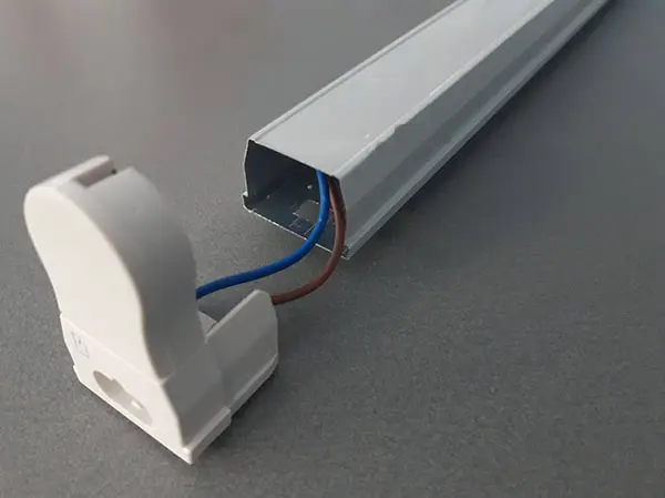 Foto aus der offiziellen Meldung: PURPL Lighting Support Tube LED LED-Röhre Licht — Risiko: Elektrischer Schlag