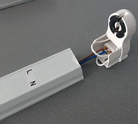 Foto aus der offiziellen Meldung: PURPL Lighting Support Tube LED LED-Röhre Licht — Risiko: Elektrischer Schlag