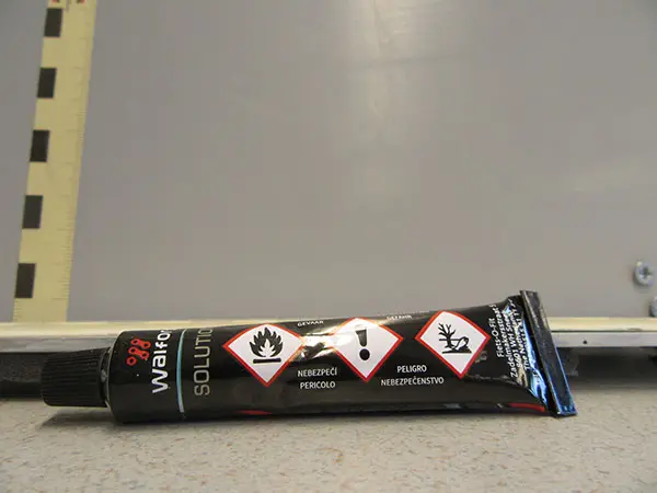 Photo de l’avis officiel: Walfort Tyre Repair Kit Kit de réparation des pneus — risque: Risque chimique