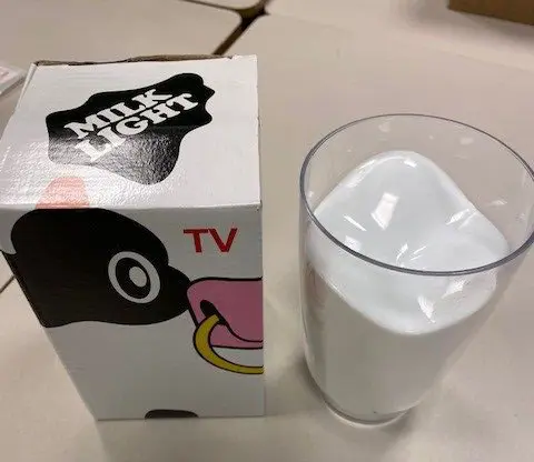 Foto do aviso oficial: TV Milk Light Luz — risco: Ambiente