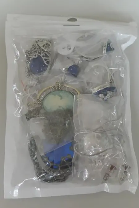 Photo from the official notice: XHBTS XHBTS 10 Set Ersetzen Sie die Vampire Diaries Daywalking Katherine Saphir Kristall Anhänger jewellery se — chemical risk