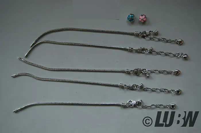 Foto aus der offiziellen Meldung: Aojoun 89 Pcs Geschenke für Mädchen - Schmuck Selber Machen Set, Charm Armband Making DIY Kit Bastel Set von A — Risiko: Chemikalie