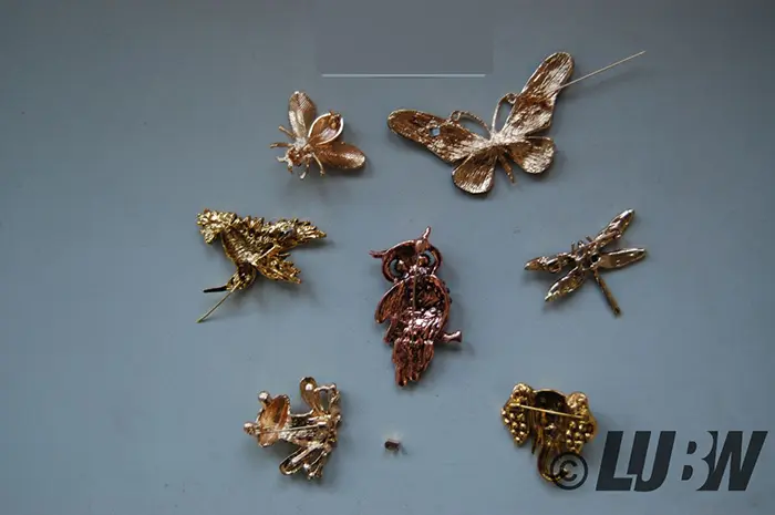 Photo de l’avis officiel: Tacobear 9 Stücke Frauen Brosche Insekt Broschen Damen Kristall Form Brooches für Frauen Kleid Kleidung Dekor  — risque: Risque chimique