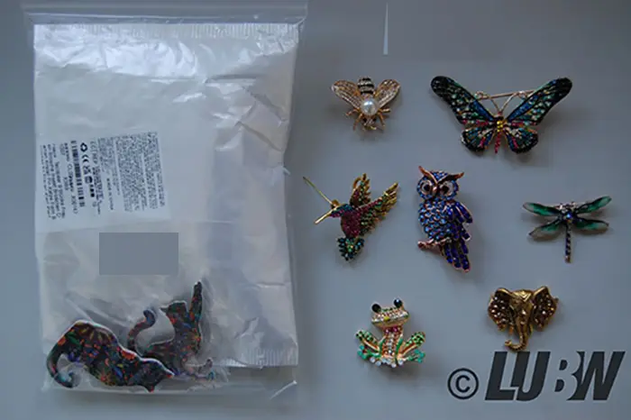 Photo de l’avis officiel: Tacobear 9 Stücke Frauen Brosche Insekt Broschen Damen Kristall Form Brooches für Frauen Kleid Kleidung Dekor  — risque: Risque chimique