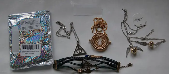 Photo from the official notice: TANSHOP TANSHOP Friendship Jewellery Set - Collier-Set für Kinder Time Turner Sand Sanuhr Halskette Golden W — chemical risk