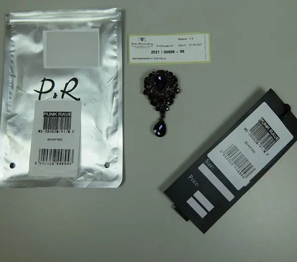 Photo de l’avis officiel: Punk Rave P &amp; R Brosche Broche — risque: Risque chimique