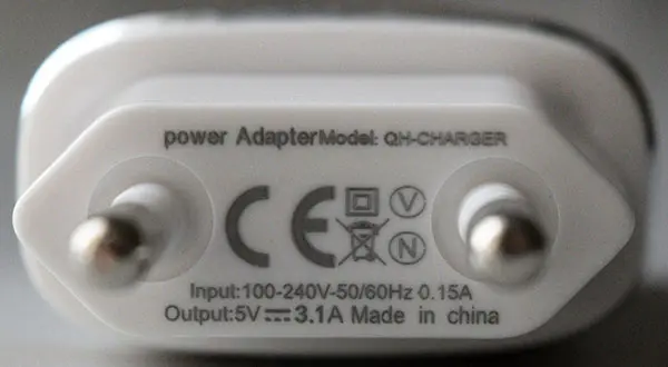 Foto do aviso oficial: Qihang 3.1A 2 USB CHARGER Carregador USB — risco: Choque elétrico