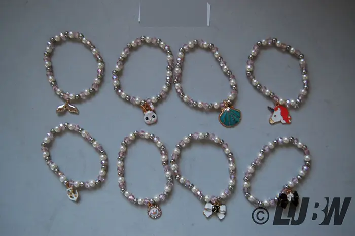 Foto aus der offiziellen Meldung: Tacobear Tacobear 12 Stück Freundschaftarmband Armbänder Kinder Perlenarmband mit Anhänger Tiere Einhorn Armbä — Risiko: Chemikalie