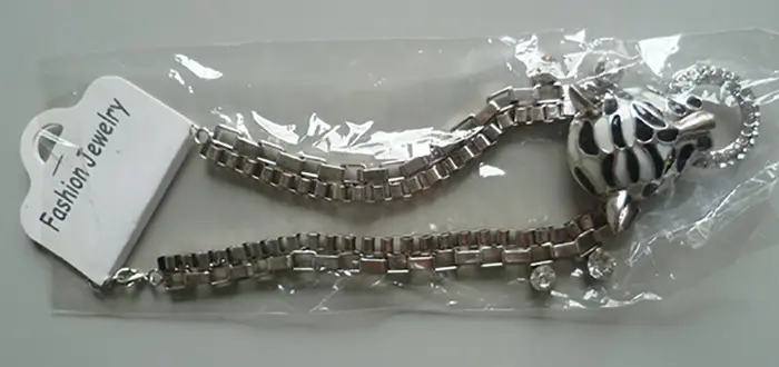 Foto do aviso oficial: Fashion Jewelry Silberfarbene Halskette mit Leopardenkopf Colar — risco: Químico