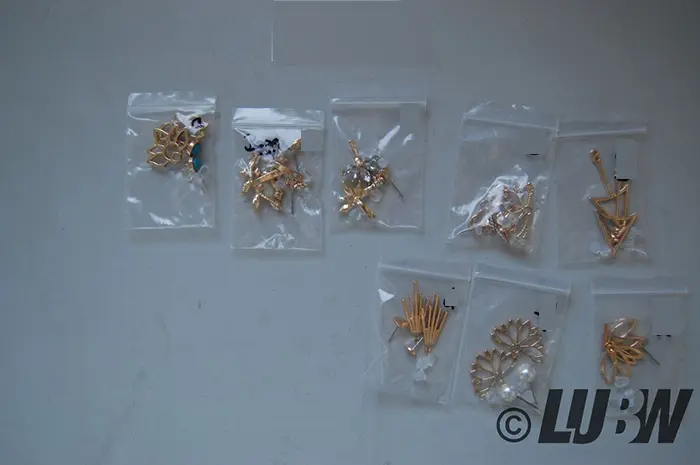 Foto del aviso oficial: Tasnunisa Ohrstecker-Set für Damen, Mädchen, hohle Lotusblüte, Ohrringe, Jacken, Kristall, schlichte Ohrringe  — riesgo: Riesgos químicos