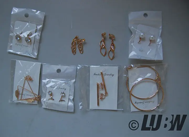 Foto dell’avviso ufficiale: Finrezio Finrezio 8 Paar Ohrclips Set Long Bar Celtic Knot Hoop Dangle Clip Ohrringe Zirkonia Perle Set di ore — rischio: Rischio chimico