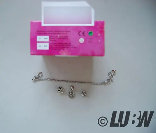 Photo de l’avis officiel: Creen Mädchen Spielzeug Geschenk 4-12 Jahre, Charm Armband Kit DIY Schmuck Bastelset Mädchen Geschenke 7 8 Bra — risque: Risque chimique