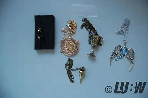 Photo from the official notice: PPX PPX 9 Stücke Zeitumkehrer Heiligtümer des Todes Goldenen Schnatz Halskette Zauberstein Anhänger necklace w — chemical risk