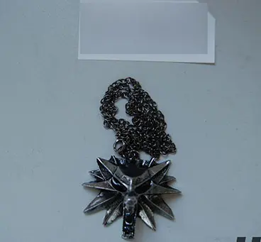 Photo de l’avis officiel: FOONEE FOONEE The Witcher 3 Halskette mit Medaillon und Kette Collier avec pendentif — risque: Risque chimique