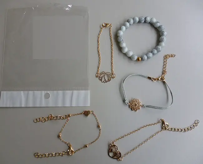 Zdjęcie z oficjalnego zgłoszenia: Set mehrere Armbänder aus goldfarbenen Ketten mit vers. Anhänger in Blumen, Herzen, und Kugeln Zestaw bransole — ryzyko: Chemiczne