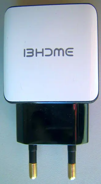 Photo de l’avis officiel: S&amp;W USB Travel charger Chargeur USB — risque: Choc électrique