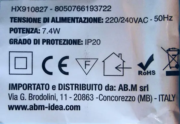 Foto uit de officiële melding: IDEA IDEA’S CHRISTMAS 100 LED  MINILUCCIOLE Verlichtingsketting — risico: Elektrische schok (A12/00585/22)