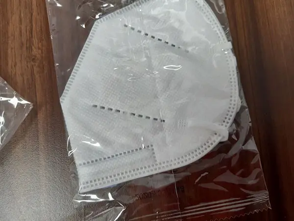 Foto uit de officiële melding: KN95 Protective mask Respirátor KN95 bílá Deeltjesfiltermasker — risico: Gezondheidsrisico/overige