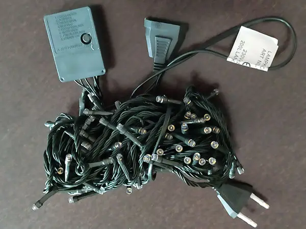 Foto do aviso oficial: 200 Lights LAMPKI CHOINKOWE LED Correntes de iluminação — risco: Choque elétrico