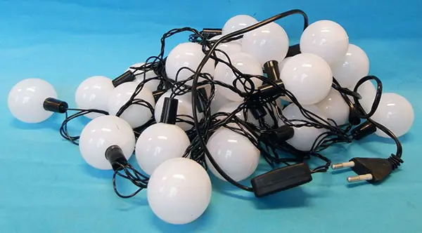 Photo de l’avis officiel: LIGHT LED Chaîne d’éclairage — risque: Brûlures & Choc électrique