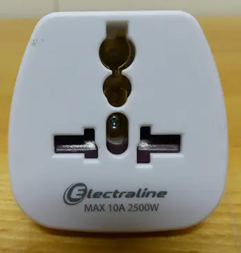 Foto aus der offiziellen Meldung: Electraline Travel Adaptor - World to Europe Reiseadapter — Risiko: Elektrischer Schlag
