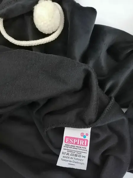 Foto do aviso oficial: Espiri Roupa de desporto infantil — risco: Ferimentos & Estrangulamento