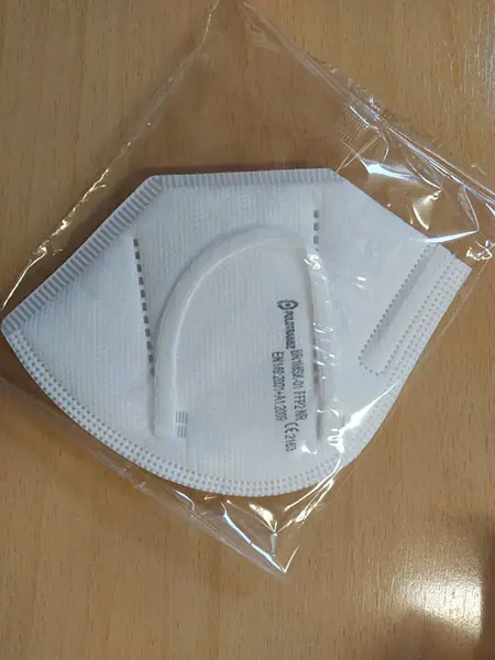Foto del aviso oficial: Polotransz FFP2 eldobható szájmaszk / DISPOSABLE FFP2 FACE MASK Máscara de filtro de partículas — riesgo: Otros riesgos para la salud