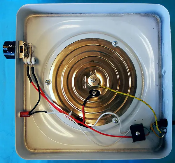 Foto do aviso oficial: Nedis Electrical Hot Plate Placa quente — risco: Choque elétrico