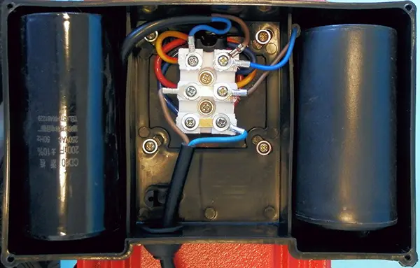 Foto do aviso oficial: SINGLE PHASE MOTOR Motor elétrico — risco: Choque elétrico