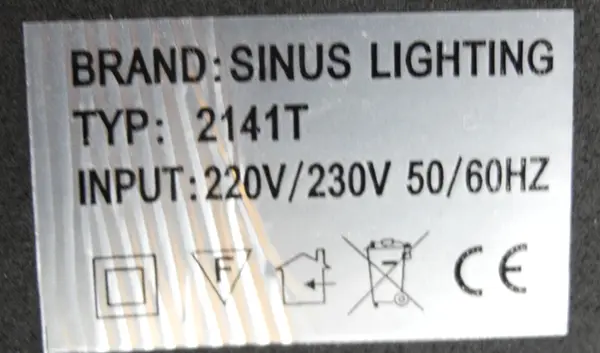Photo de l’avis officiel: Sinus Lighting Lampe de table — risque: Choc électrique (A11/00070/22)