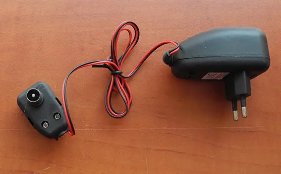 Photo from the official notice: Red Eagle Zasilacz 12V antenna amplifier — environment risk
