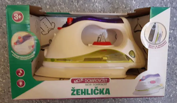 Foto dell’avviso ufficiale: SPARKYS Žehlička Giocattolo a batteria — rischio: Ambiente