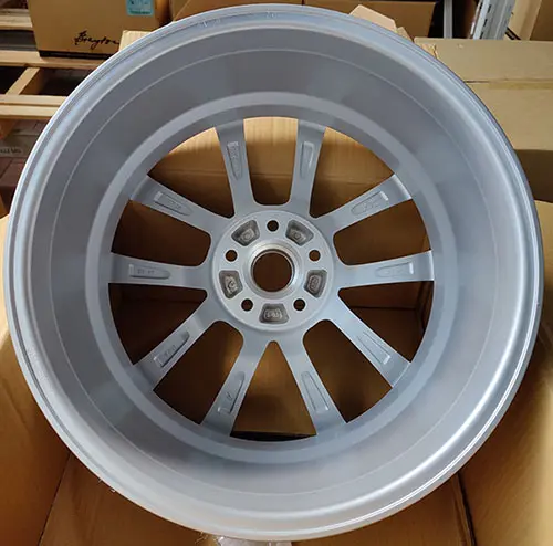 Photo from the official notice: bd breyton-design GmbH BR-I 9019 vehicle part / replacement wheels — injuries risk