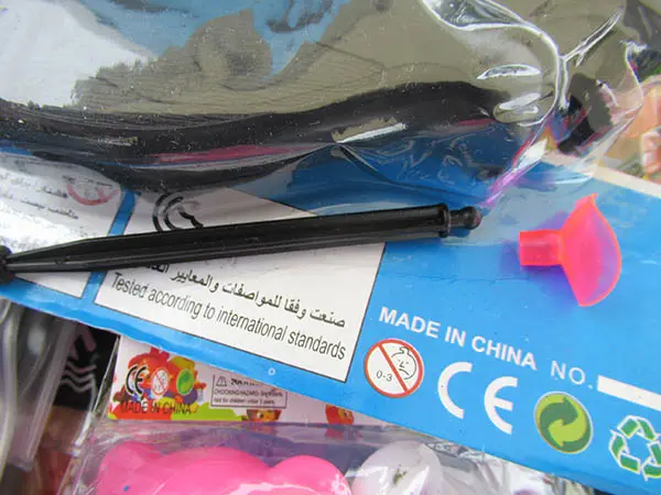 Foto do aviso oficial: Spielzeugpistole "Polizia Set" ohne GTIN Pistola de brinquedo com flechas — risco: Engasgamento