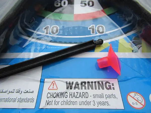 Foto do aviso oficial: HS, He Shun Toys „Set Polizia“, Spielzeugpistole mit Saugnapf-Pfeilen Pistola de brinquedo com flechas — risco: Engasgamento