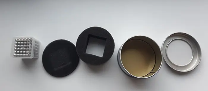 Foto aus der offiziellen Meldung: Neocube 5 mm - original / Neocube v dárkovém balení Magnetische Kugeln — Risiko: Ersticken & Verletzungen
