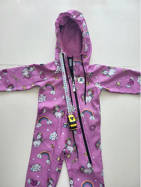 Foto dell’avviso ufficiale: KIDSCARE Tuta impermeabile per bambini — rischio: Strangolamento