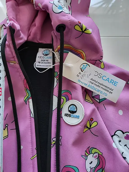 Foto dell’avviso ufficiale: KIDSCARE Tuta impermeabile per bambini — rischio: Strangolamento