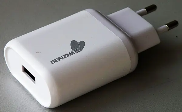 Photo de l’avis officiel: SENZHEN Bran Design Chargeur USB — risque: Choc électrique