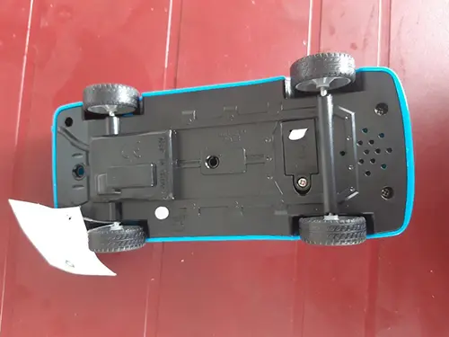 Foto dell’avviso ufficiale: Auto Taxi Giocattolo a batteria — rischio: Ambiente