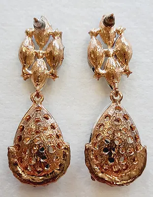 Foto dell’avviso ufficiale: Pinky club Gold earrings with clear stones Orecchini — rischio: Rischio chimico